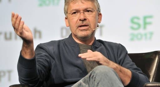 Глава отдела поиска Google перешел работать в Apple / Google
